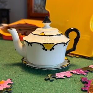 Collingwood Vintage White Ceramic bone china Teapot and plate black/ yellow trim